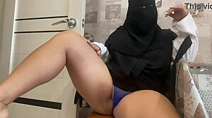 Syrian Milf In Wet Panties Gives Handjob Massage