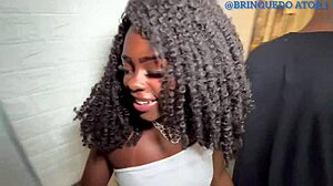 Dostavio pizzu vrućoj crnoj curi. Pozvala me unutra i platila divljom akcijom!