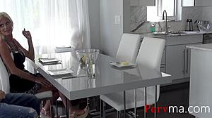 Mostohaanya Olivia Blu lopva szopik a férje közelében