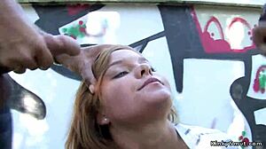 Chica castaña follada duro en autobús público con grupo interracial