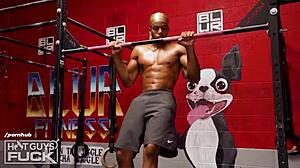 Guido Russo Muscoloso Viene Veloce Ma Torna a Scopare Duro