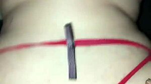 Hé, tu veux me voir en lingerie rouge Victoria Secret en extérieur ?