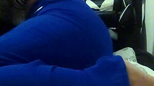 Ångande doggystyle med min kurviga styvmosters stora feta rumpa