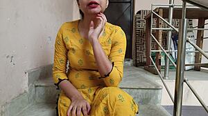 עובדת בית משתפת פנטזיות חריפות בשיחה מלוכלכת בהינדי