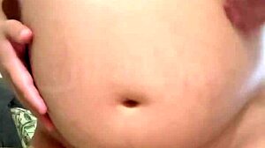 شفت زوجة عربية حامل بصدر طبيعي كبير هالمتحرقة؟