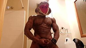 Поклонение большому черному члену от Хэллелуя Джонсон в диком джунглевом соло