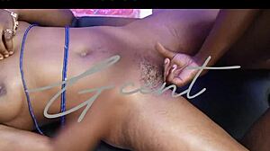 לא מאמין איך הכוס השיערית הזו מרגישה תחת מגע עיסוי ארוטי