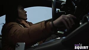 Sexy Kurier-Mädchen bekommt intensiven Orgasmus in Docsquirt Episode 2