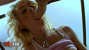 בלונדינית מכוערת מקבלת זיון קשה בתחת הצר שלה 😱