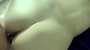 Nagy cicis mostohaanya kapja a döngetést a szállodában a mostohafiútól, óóó!