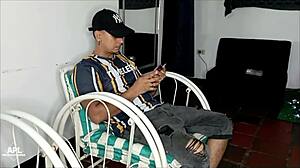 Не могу да престанем да мислим о бившој девојци која се шепури по мојој кући за дивље јебање