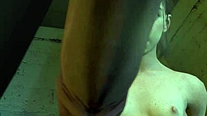 19-летняя Элли исследует запретные желания с черным стариком в аниме-стиле