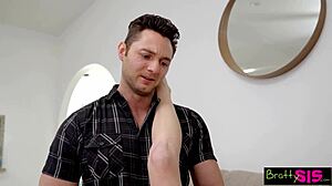 Co mi udělá tvůj malý pták, nevlastní bratře?