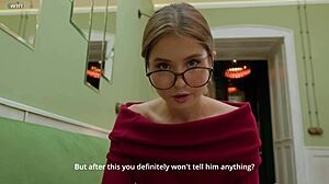 Svikende husmor forfører nabo med trang fitte og skittent snakk