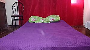 MILF manželka cucá v obchodě