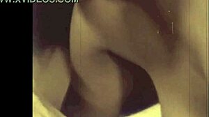 Threesome interracial vintage com buceta negra peluda e branca