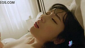 Naken kinesiska Sunny blir vild med pojkvän i het doggystyle-action