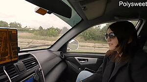 Ух, горячий минет в машине, потом пеггинг на публике!