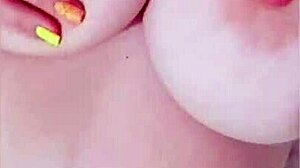 Ung hushjelp, dine store pupper fikk oppmerksomheten min!