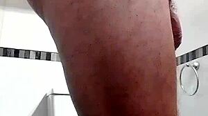 Îmi sparg fundul cu acțiune anală gay intensă