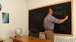 Amatőr tinilány keményen szop ingyen XXX-ben