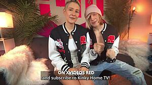 Prvič blond par uživa intenziven domači seks