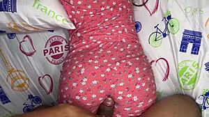 ลูกเลี้ยงวัย 18 ปีรูปร่างเซ็กซี่ ก้นใหญ่ในกระโปรงสั้น ยกท่าโยคะกลายเป็นการล่อใจร้อนแรง