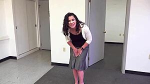 Matrigna tabù costretta a ingoiare sborra