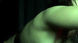 În această poveste, prietena latină 18+ este futută anal de pula mare a prietenului ei în timp ce fumează