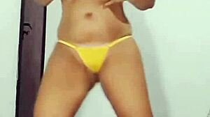 Mireladeliciaの写真と動画のコンパイル 露出オナニーストリップティーズ アナルプラグ 乳首刺激器 黒フィッシュネットボディとディルド 20x3