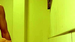 Malaysia Cina pantat dipukul kuat