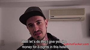 Vrei să ni te alături? Twinks latini se fut tare în curte.