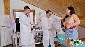 Ehm, Visita Ginecologica di Zeynep Rossa come Ragazza Musulmana - Video Completo!