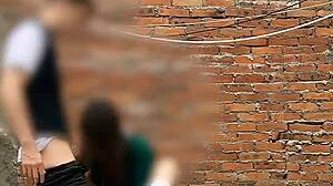 Δημόσιο σεξ με γλυκιά μεξικανική συμμαθήτρια πίσω από τις αίθουσες του σχολείου σε μεξικανικό σεξ