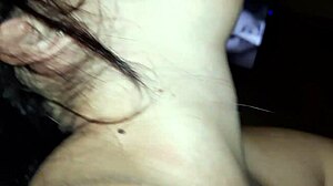 Gadis Latina GF hisap kuat dengan puting merah jambu comel dipamerkan