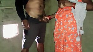 Bengálská sexy holka používá hračku v horkém vesnickém videu pro divoké potěšení