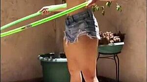 リズ・アシュリーのレトロ撮影、クローズアップのストリップと脱衣