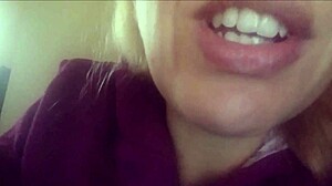 Našiel som tvoje špinavé fotky z toalety, ale je to horúce!