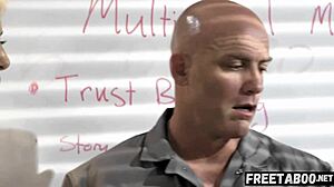 Szőke BBW elkapták és leszúrták a gondnokkal a neten