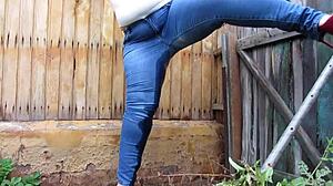 Jeg elsker å samle min fete milf som pisser ute i jeans eller naken
