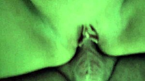 Руска зряла курва смуче два кура