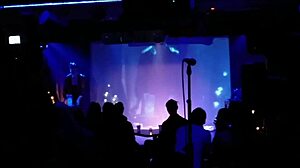 公共户外母乳泵吸秀