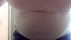 Bro, aku tak tahan dengan cam girl tetek besar ni, tahu tak?