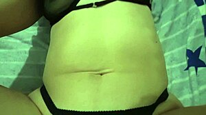 Vyprskni dovnitř, prosí latinská milf s velkým zadkem