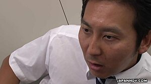 Yo, office lady Jepang Satomi Suzuki orgasme keras tanpa sensor di kantor