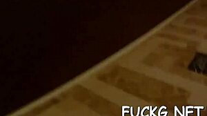 Tek punoletna tinejdžerka 18+ se pokupi za hardcore sisanje i mokro tučenje