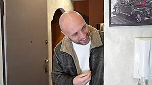 Жена из Неаполя поймана мужем, трахающая большой соблазнительный хуй