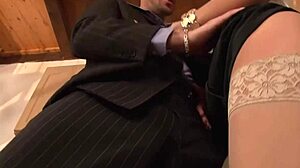 Gatinhas de uniforme zuando em ação HD safada