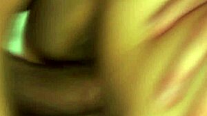 Iso-perseinen mummo hyppää kovalle kyrpälle villillä energialla