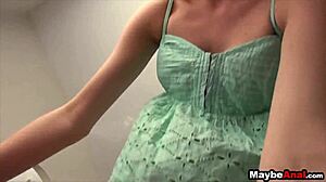 Blondă de 18 ani își ia curul găurit, Chloe Foster 2